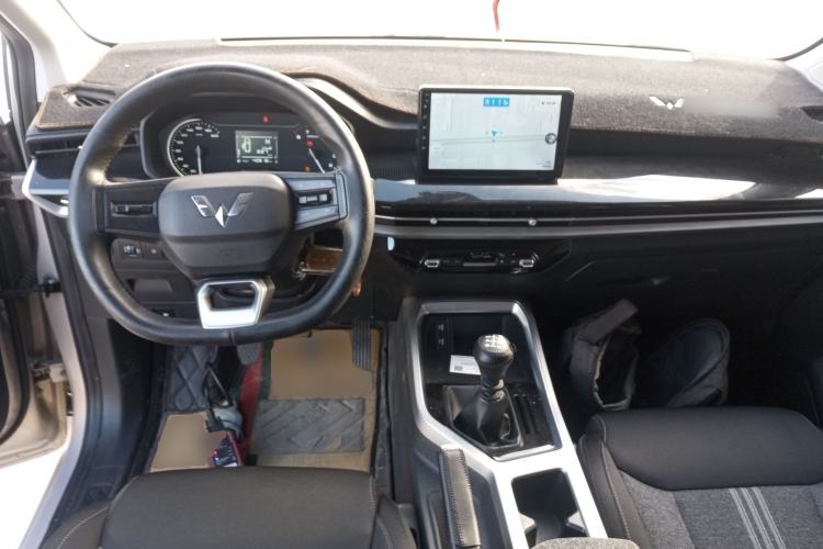 Used Wuling Jiachen 2022 1.5L Manual Enjoyment Elite Model Center Console