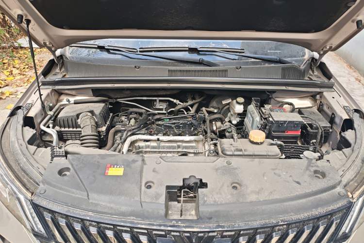 Used Wuling Jiachen 2022 1.5T Manual Light Enjoyment Dynamic Version Engine Bay
