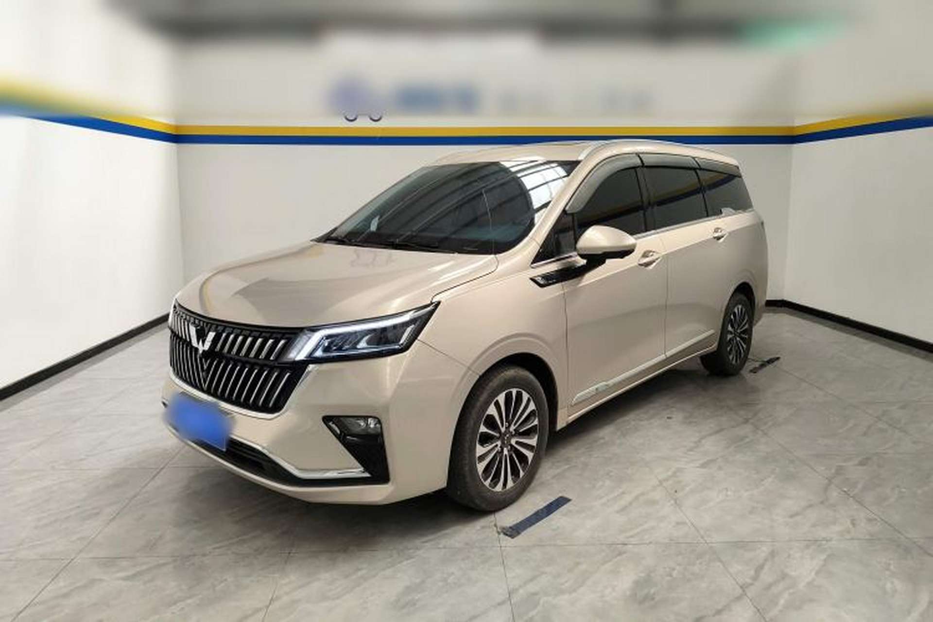 Used Wuling Jiachen 2022 1.5T CVT Deluxe Flagship Edition Front Left 45 Deg