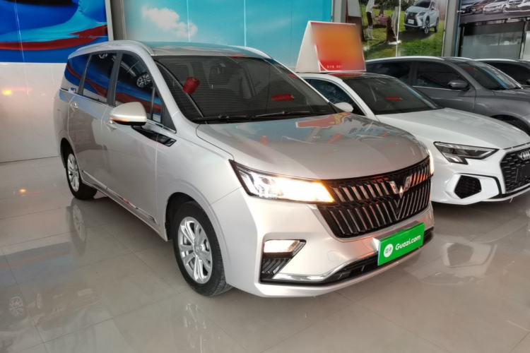 Used Wuling Jiachen 2022 1.5T CVT Smart Luxury Version Front Right 45 Deg