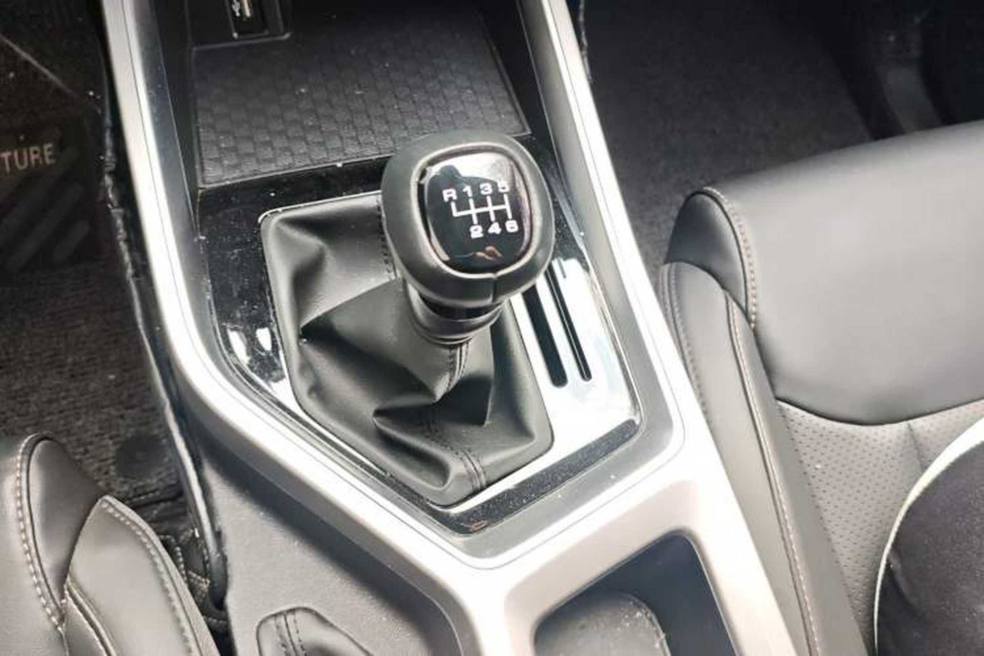 Used Wuling Jiachen 2022 1.5T Manual Light Enjoyment Dynamic Version Gear Lever