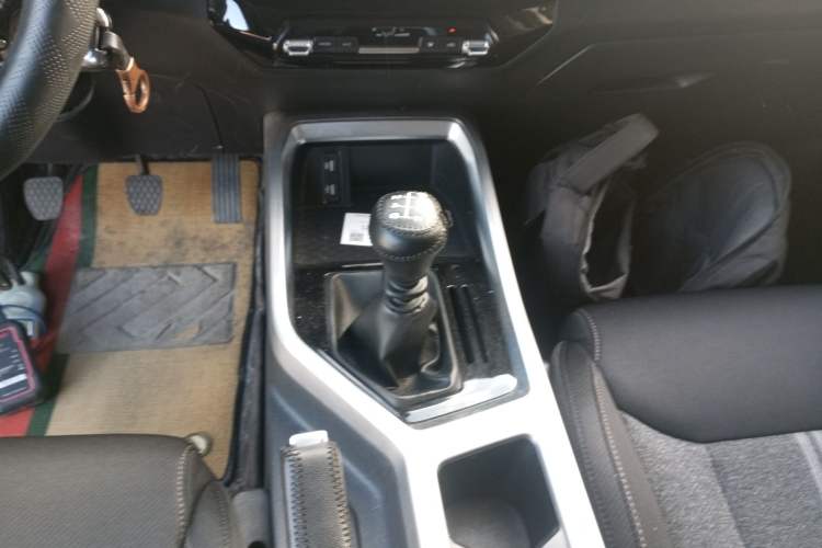 Used Wuling Jiachen 2022 1.5L Manual Enjoyment Elite Model Gear Lever