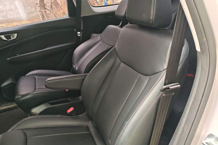 Used Wuling Jiachen 2022 1.5T Manual Light Enjoyment Dynamic Version Left Rear Seat