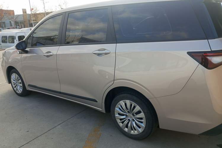 Used Wuling Jiachen 2022 1.5L Manual Enjoyment Elite Model Left Side