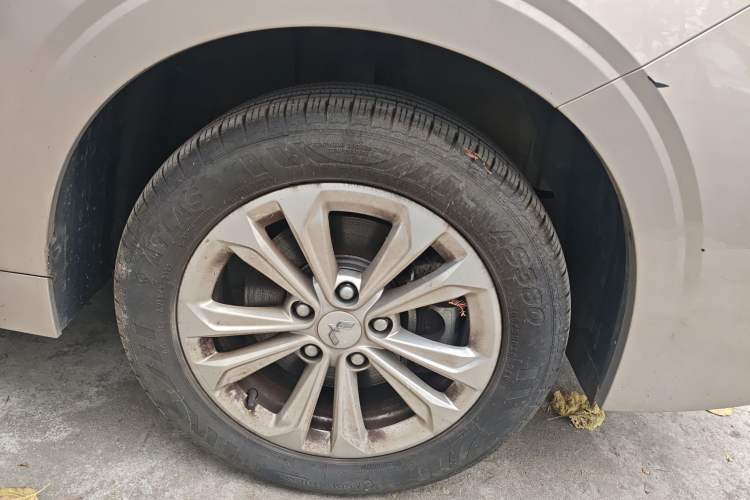 Used Wuling Jiachen 2022 1.5T Manual Light Enjoyment Dynamic Version Right Front Wheel Hub