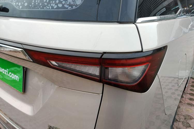 Used Wuling Jiachen 2022 1.5T CVT Deluxe Flagship Edition Right Rear Taillight
