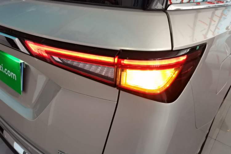 Used Wuling Jiachen 2022 1.5T CVT Smart Luxury Version Right Rear Taillight