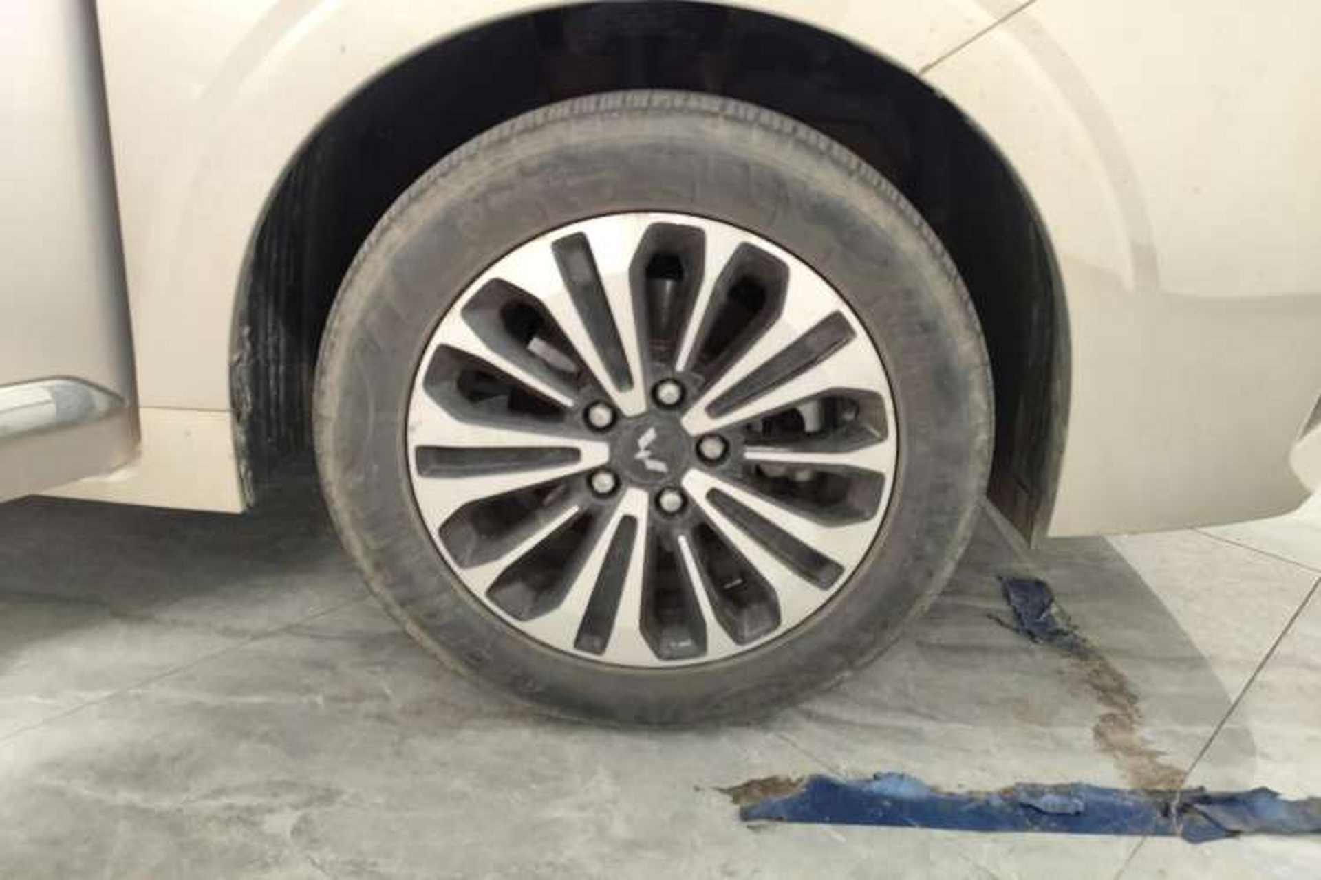 Used Wuling Jiachen 2022 1.5T CVT Deluxe Flagship Edition Right Rear Wheel Hub