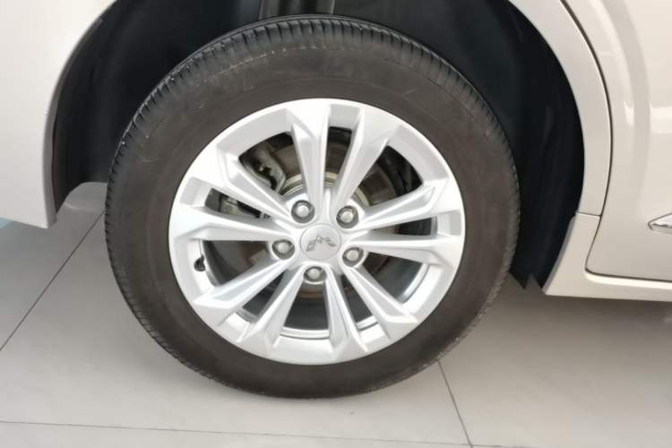 Used Wuling Jiachen 2022 1.5T CVT Smart Luxury Version Right Rear Wheel Hub