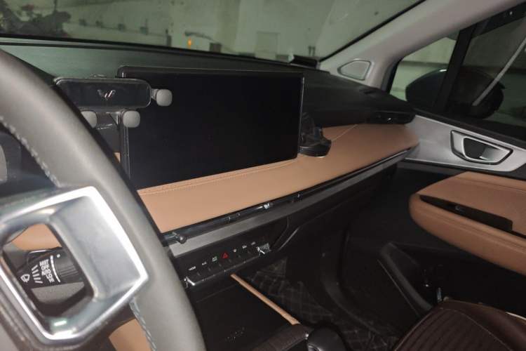 Used Wuling Jiachen 2023 2.0L DHT Flagship Edition Audio And AC Panel
