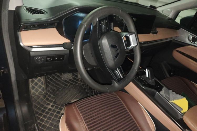 Used Wuling Jiachen 2023 2.0L DHT Flagship Edition Center Console