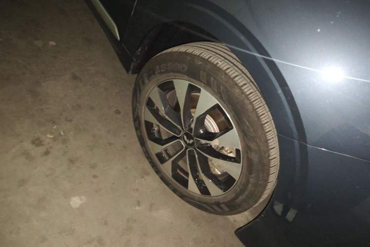 Used Wuling Jiachen 2023 2.0L DHT Flagship Edition Right Front Wheel Hub
