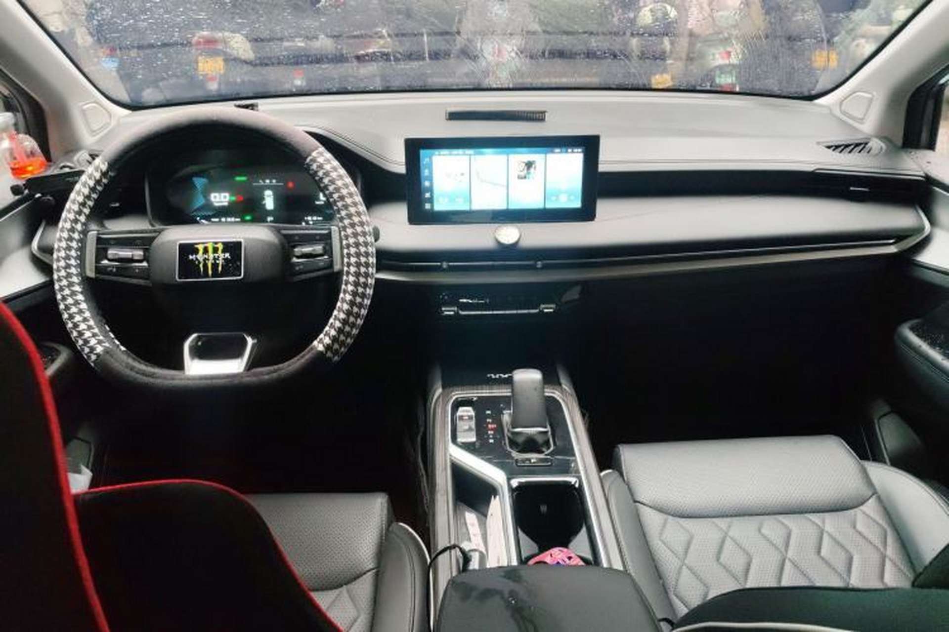 Used Wuling Jiachen 2023 2.0L DHT Flagship Edition Center Console