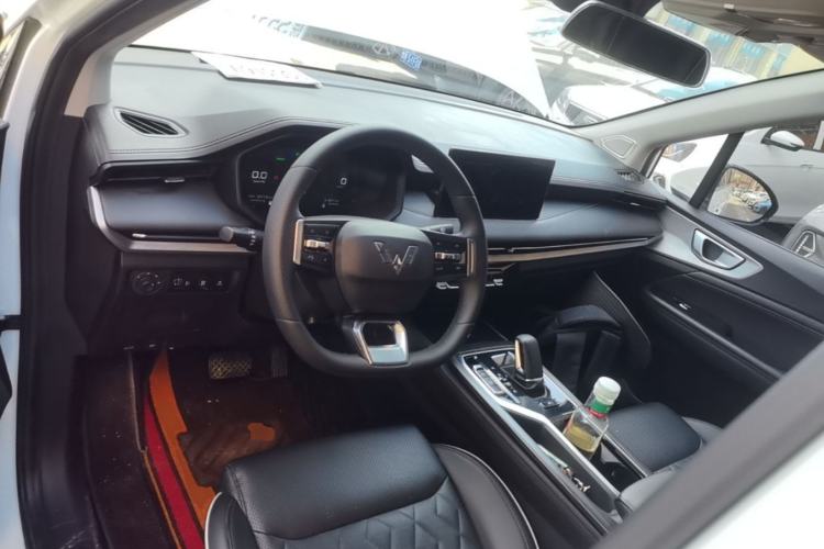 Used Wuling Jiachen 2023 2.0L DHT Flagship Edition Center Console