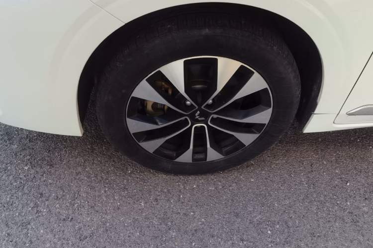 Used Wuling Jiachen 2023 2.0L DHT Flagship Edition Left Front Wheel Hub