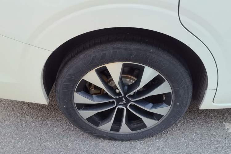 Used Wuling Jiachen 2023 2.0L DHT Flagship Edition Right Rear Wheel Hub