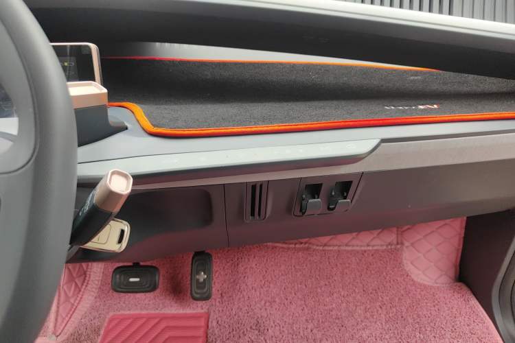 Used Wuling NAMMIEV 2021 Playful Model – High-Power Version Audio And AC Panel