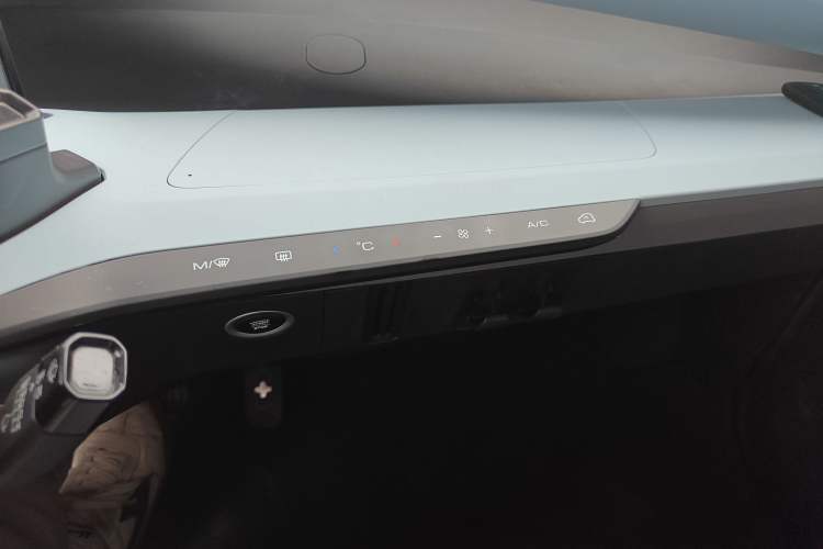 Used Wuling NAMMIEV 2021 Passion Edition Audio And AC Panel