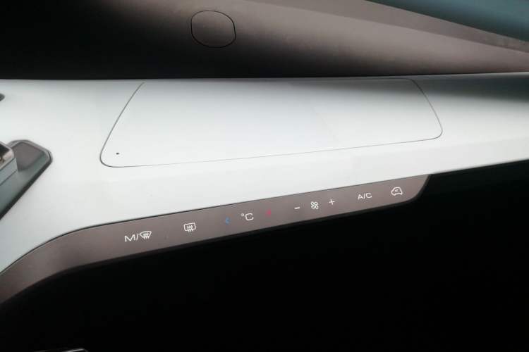 Used Wuling NAMMIEV 2021 Passion Edition Audio And AC Panel