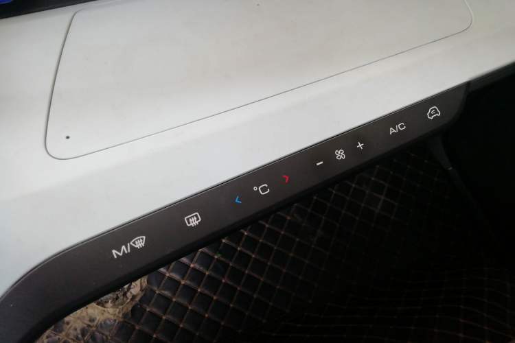 Used Wuling NAMMIEV 2021 Passion Edition Audio And AC Panel