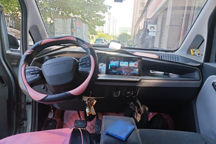 Used Wuling NAMMIEV 2021 Playful Model – High-Power Version Center Console