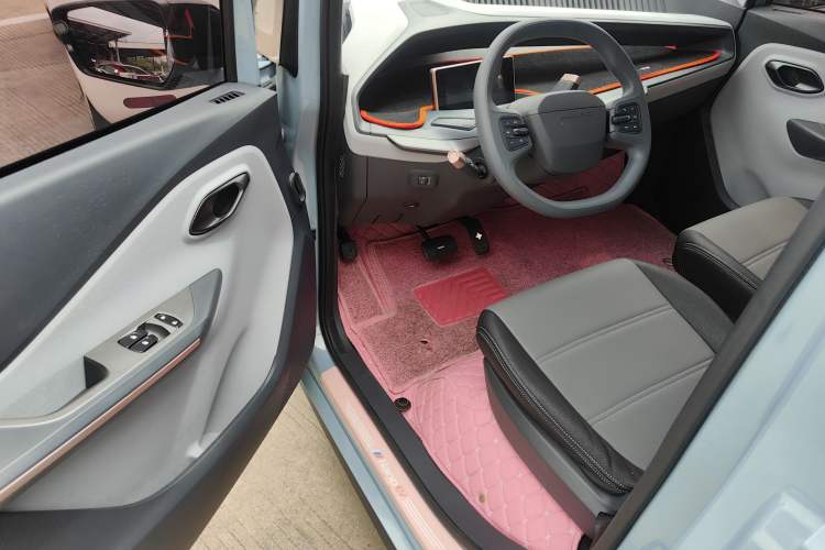 Used Wuling NAMMIEV 2021 Playful Model – High-Power Version Driver Seat