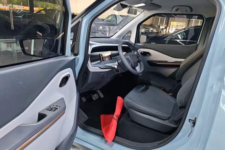 Used Wuling NAMMIEV 2021 Playful Model – High-Power Version Driver Seat