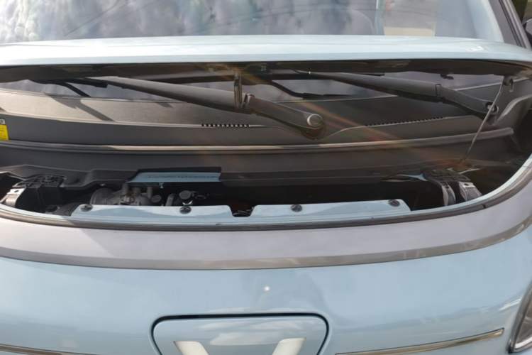 Used Wuling NAMMIEV 2021 Playful Model – High-Power Version Engine Bay