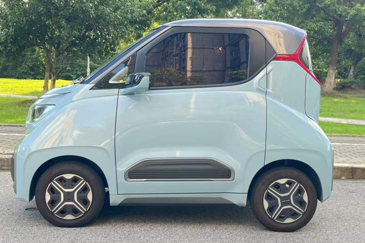 Used Wuling NAMMIEV 2021 Playful Model – High-Power Version Left Side