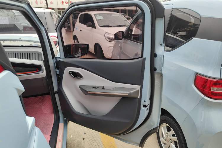 Used Wuling NAMMIEV 2021 Playful Model – High-Power Version Right Front Door Interior