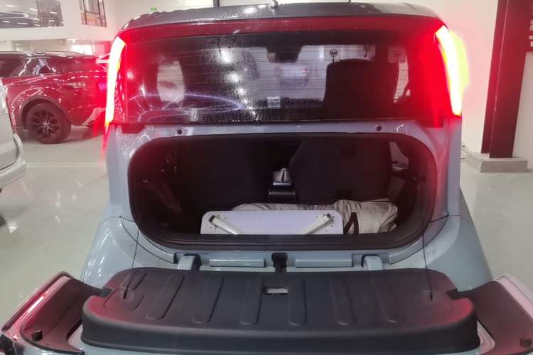 Used Wuling NAMMIEV 2021 Playful Model – High-Power Version Trunk