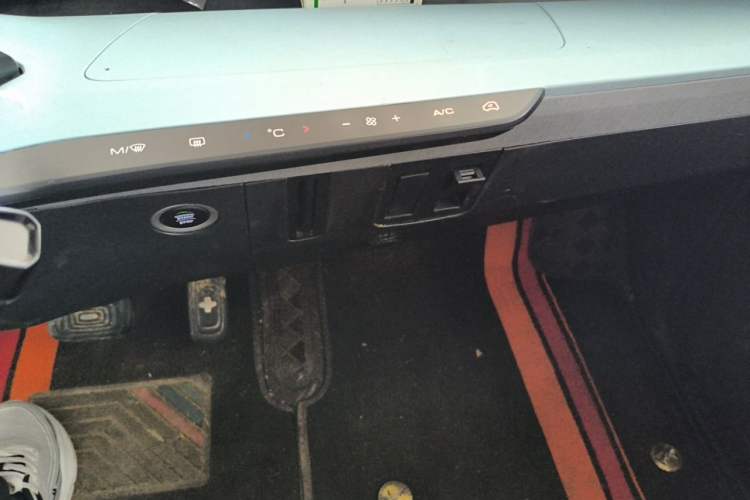 Used Wuling NAMMIEV 2021 Passion Edition Audio And AC Panel
