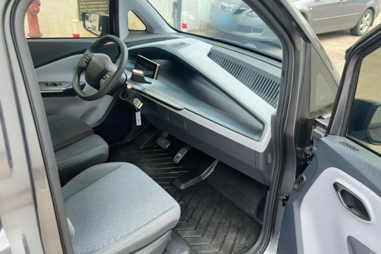 Used Wuling NAMMIEV 2021 Playful Model – High-Power Version Interior 1