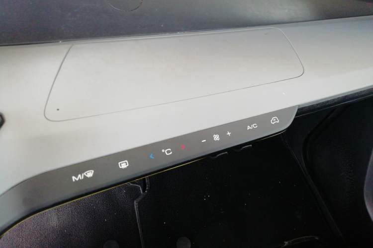 Used Wuling NAMMIEV 2021 Passion Edition Audio And AC Panel