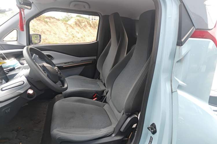 Used Wuling NAMMIEV 2021 Playful Model – High-Power Version Left Rear Seat