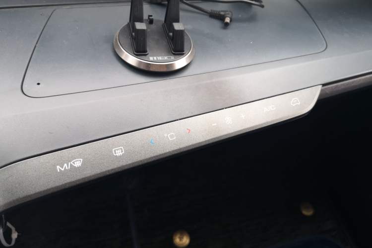Used Wuling NAMMIEV 2021 Playful Model – High-Power Version Audio And AC Panel