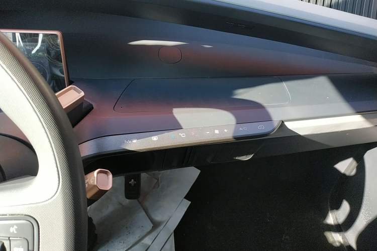 Used Wuling NAMMIEV 2021 Playful Model – High-Power Version Audio And AC Panel