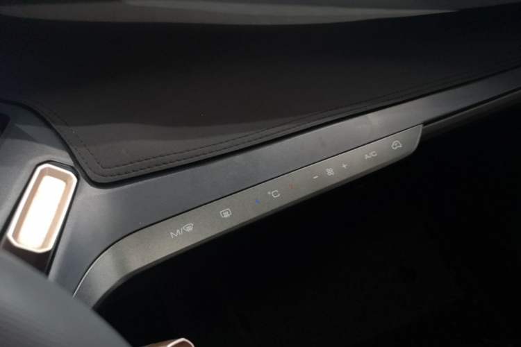 Used Wuling NAMMIEV 2021 - Play Edition Audio And AC Panel
