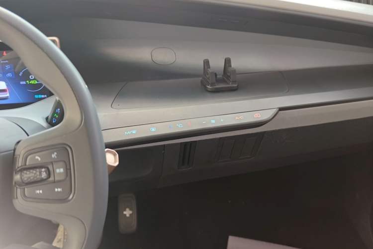 Used Wuling NAMMIEV 2021 Playful Model – High-Power Version Audio And AC Panel