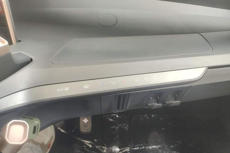 Used Wuling NAMMIEV 2021 Playful Model – High-Power Version Audio And AC Panel
