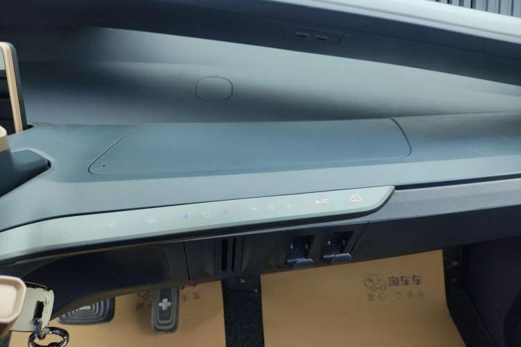 Used Wuling NAMMIEV 2021 Playful Model – High-Power Version Audio And AC Panel