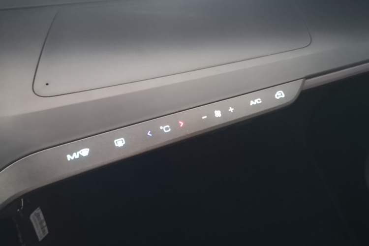 Used Wuling NAMMIEV 2021 Playful Model – High-Power Version Audio And AC Panel
