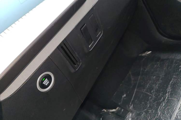 Used Wuling NAMMIEV 2021 Passion Edition Audio And AC Panel