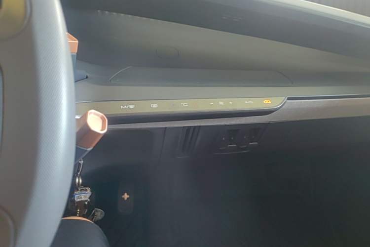 Used Wuling NAMMIEV 2021 - Play Edition Audio And AC Panel