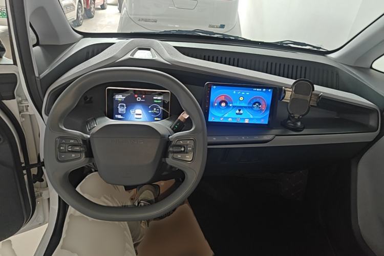 Used Wuling NAMMIEV 2021 Playful Model – High-Power Version Center Console