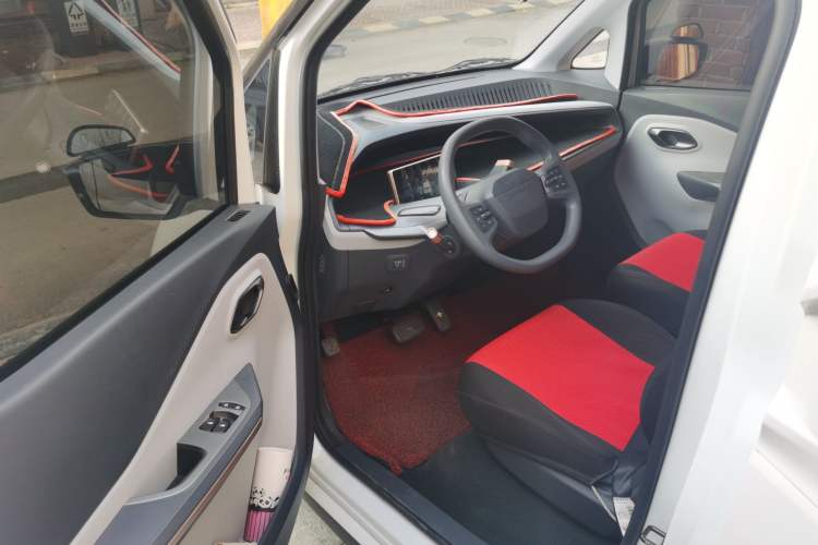 Used Wuling NAMMIEV 2021 Playful Model – High-Power Version Driver Seat