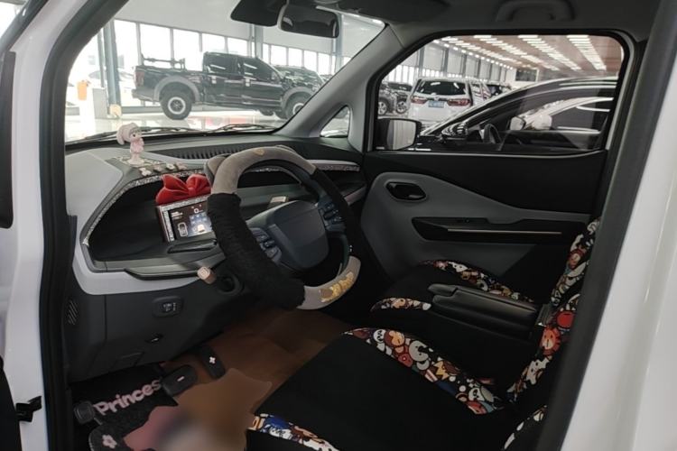Used Wuling NAMMIEV 2021 Playful Model – High-Power Version Driver Seat