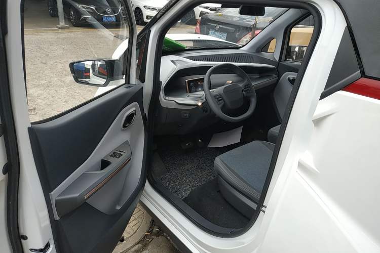 Used Wuling NAMMIEV 2021 Playful Model – High-Power Version Driver Seat