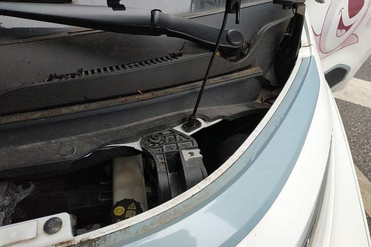 Used Wuling NAMMIEV 2021 Playful Model – High-Power Version Engine Bay Left