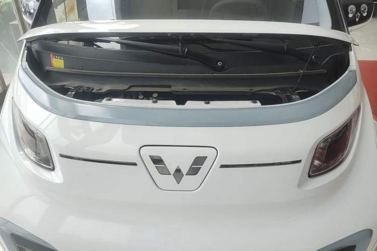 Used Wuling NAMMIEV 2021 Playful Model – High-Power Version Engine Bay